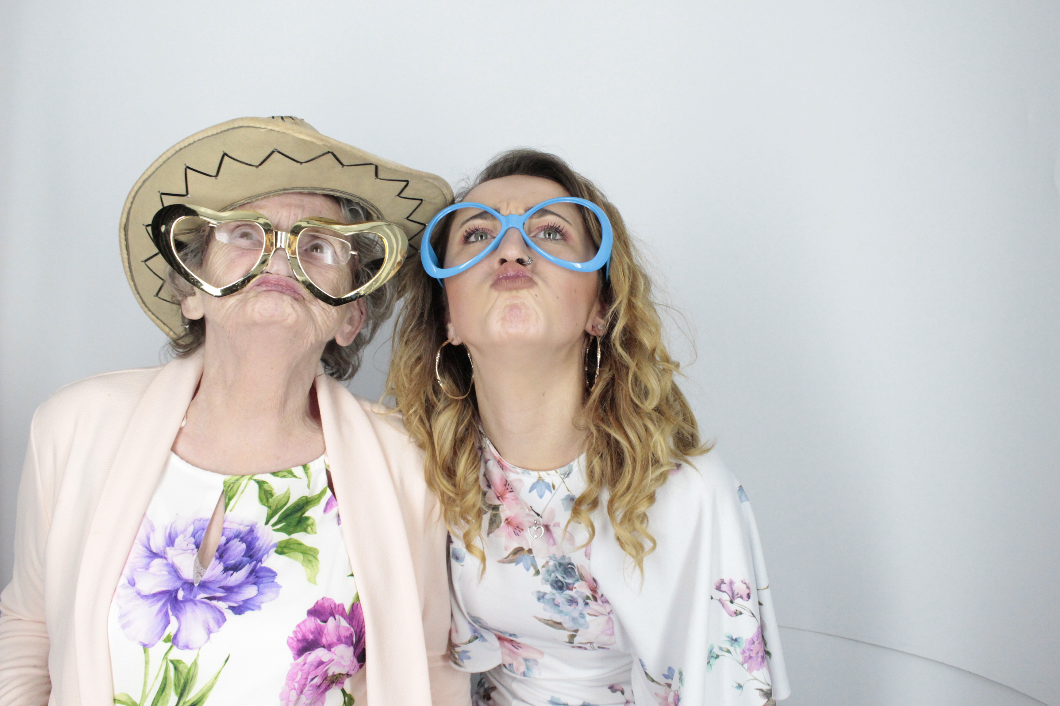 Emma & Karl's Wedding | View more photos from the event at gallery.myphotoboothexperience.co.uk/u/MyPhotoBoothExperienceLtd/Emma-Karls-Wedding